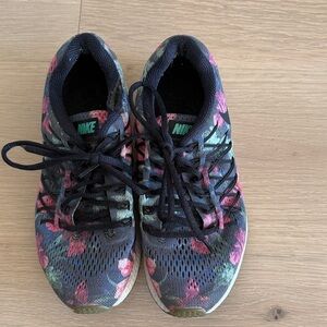Nike Women's Floral Sneakers - Black and Pink